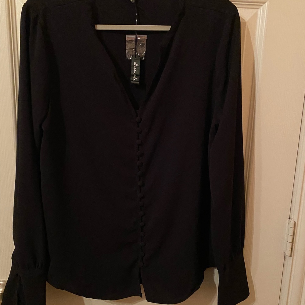 Black top in size large